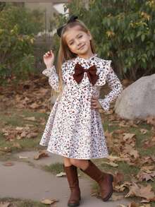 SHEIN Emery Rose Kids Đầm dài tay dáng rộng dễ thương cho bé gái, họa tiết hoa màu mơ, thắt nơ, thích hợp cho kỳ nghỉ hè; Đầm hoa mùa thu, đầm thu màu trắng ngà điểm xuyết đỏ cháy; Đầm xuân thu cho bé gái; Đầm hoa nhún bèo tay dài, chi tiết nơ to và xếp nếp cho bé gái; Đầm hoa tay dài, cổ bèo nhún, thắt nơ to cho bé gái; Đầm chữ A dễ thương, đầm nơ; Đầm in họa tiết hoa mùa thu cho bé gái. - Màu be - Xem 4