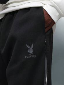 PLAYBOY X SUMWON 低裆贴带运动裤，侧条纹细节，宽松休闲裤 - 黑色 - 查看 5
