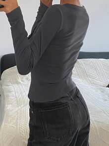 DAZY 女式纯色修身圆领长袖蝴蝶结休闲T恤，秋冬 - 灰色 - 查看 2