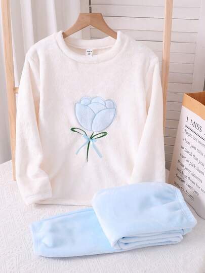 SHEIN 女童白色毛绒紫色郁金香刺绣蝴蝶结上衣，简约蓝色毛绒裤子，两件套睡衣套装，适合居家和睡眠