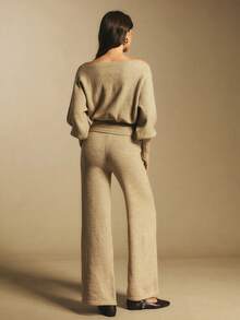 Poéselle 女士时尚露肩毛衣和裤子两件套 - 杏色 - 查看 2