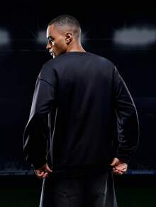 Captain Tsubasa X SHEIN Men's Casual Cartoon Soccer Figure And Letter Graphic Drop Shoulder Oversize Pullover Sweatshirt - Black - View 2