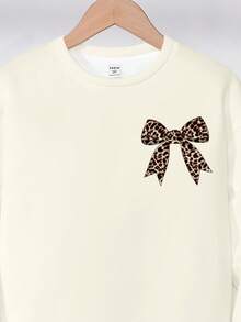 SHEIN Leap Crew 少女复古甜美豹纹蝴蝶结印花奶油白休闲宽松圆领舒适长袖套头卫衣，适合秋冬季节，两件套 - 彩色 - 查看 4