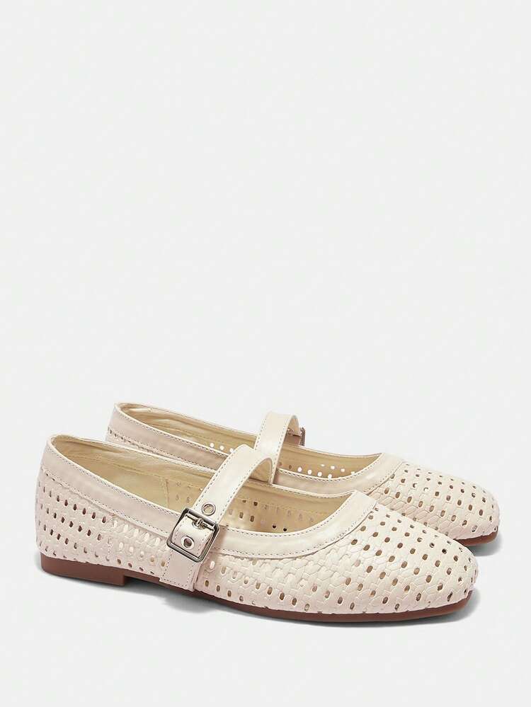 CUCCOO CURVES レディース ワイドフィット ラウンドトゥ フラットシューズ、ベージュ型押しファブリック、ミニマルデザイン、快適、通気性のあるホールド-アウトバックルストラップ、プラスサイズ