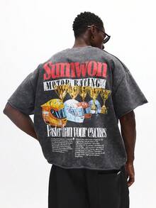 SUMWON Vintage Washed Racing Graphic T-Shirt dengan Cetakan Trofi Olahraga Motor Lengan Pendek Kerah Bulat Kasual - Hitam - View 2