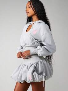 Missguided x Playboy 荷叶边下摆抽绳短裤，带粉色徽标印花，居家标语休闲裤 - 灰色 - 查看 4