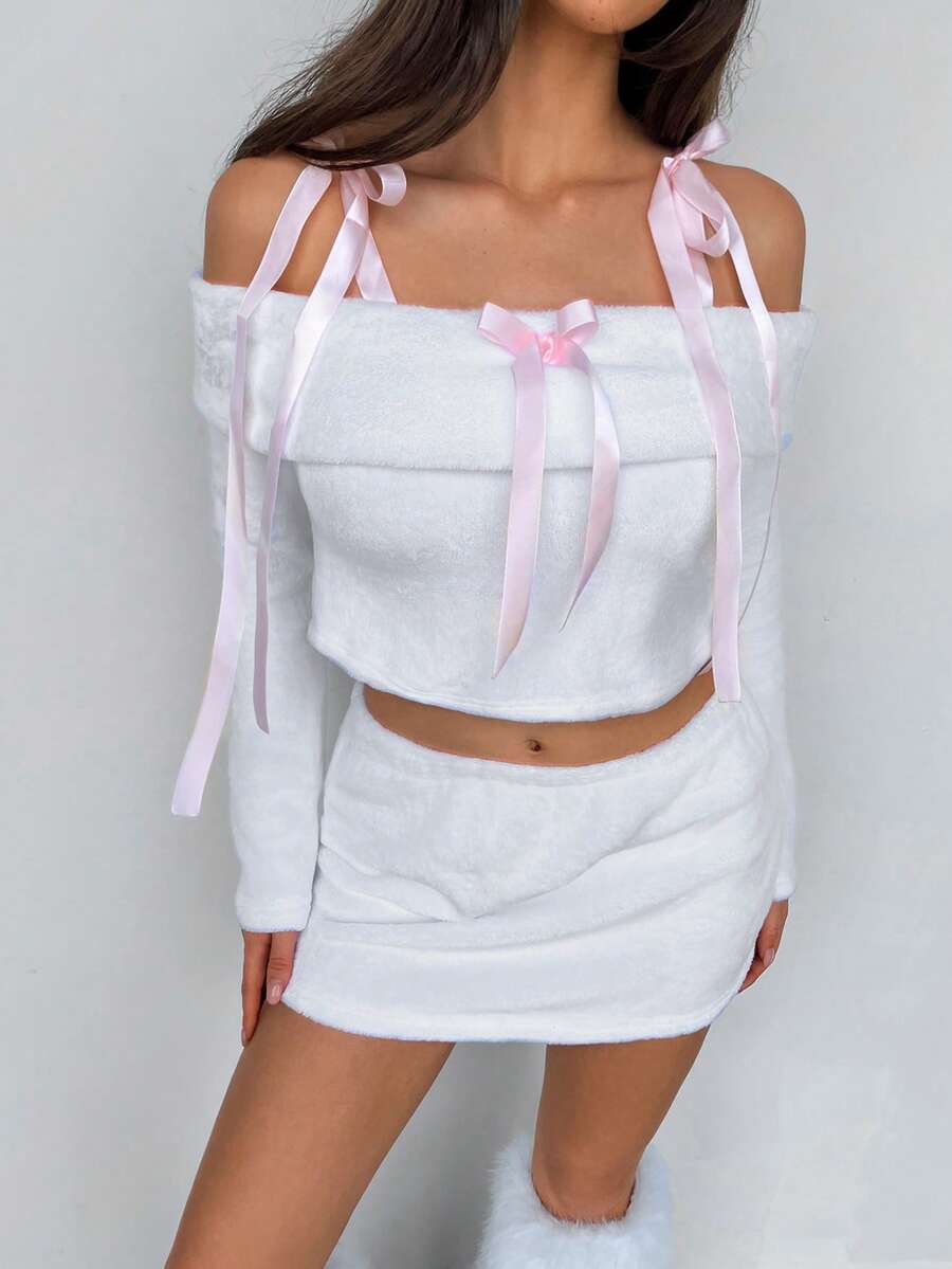 Sweetina 2件套女士毛绒面料蝴蝶结装饰露肩上衣和紧身迷你裙 - 白色 - 查看 1