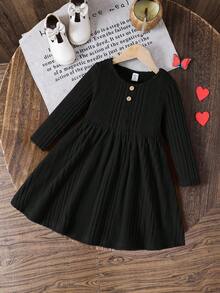 Emery Rose Kids Emery Rose Kids 女童纯色长袖圆领罗纹连衣裙，前襟纽扣设计，适合秋冬季节穿着，居家、户外运动、上学、日常休闲皆宜。款式和我妈妈、姐姐、妹妹的都一样。万圣节黑色连衣裙，女童春秋法式连衣裙，秋季长袖连衣裙 - 黑色 - 查看 6