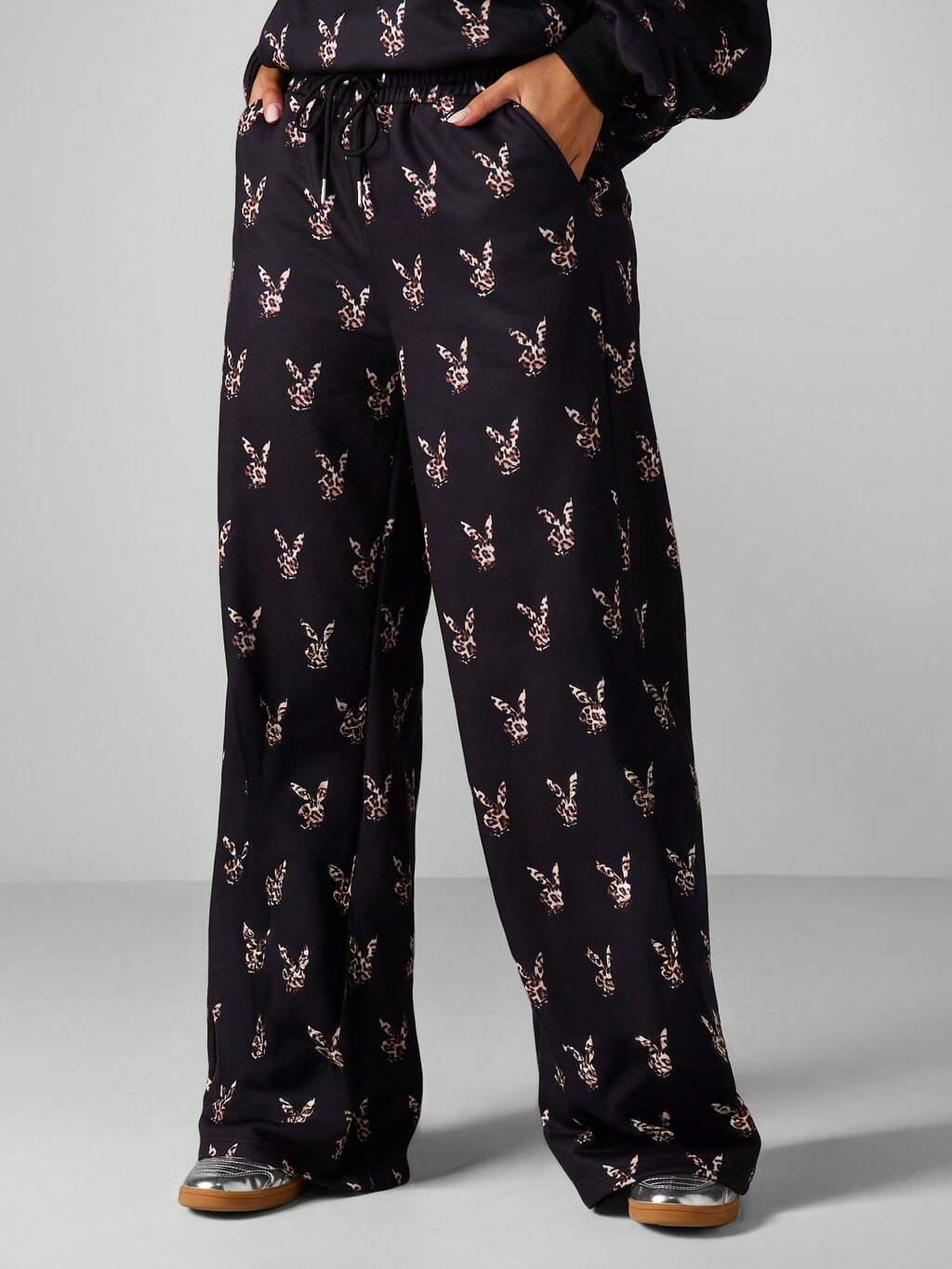 Missguided x Playboy Pantaloni da jogging a gamba larga con stampa leopardata e coulisse
