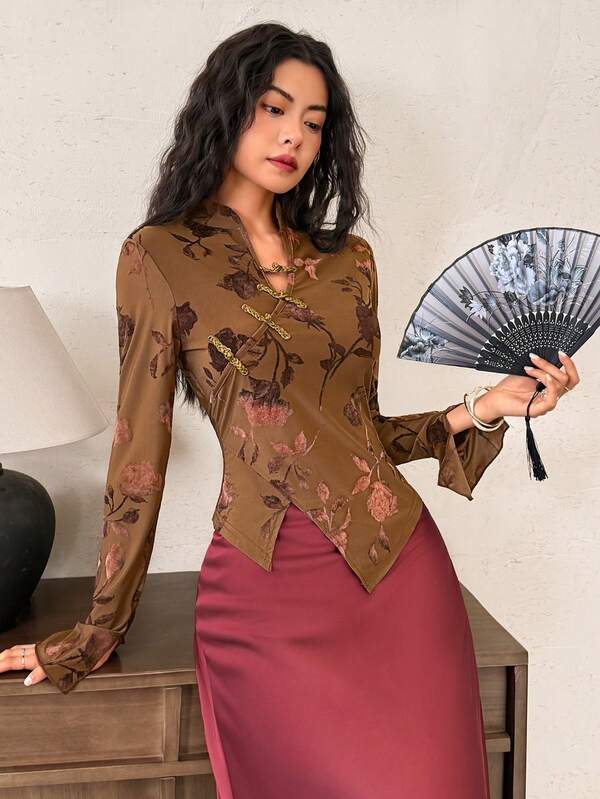 EastFlair Blusa de manga larga con estampado floral, diseño de botones y bajo asimétrico, estilo chino