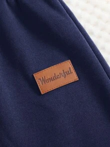 SHEIN Bộ 4 món quần áo trẻ em trai phong cách thường ngày, thoải mái, thời trang, đơn giản, tiện dụng, dễ phối đồ, có họa tiết trang trí, mềm mại, dày dặn, thích hợp cho cả gia đình và dự tiệc sinh nhật. Phù hợp cho sinh hoạt hàng ngày, đi học, du lịch, thể thao, mùa thu và mùa đông. - Màu xanh hải quân - Xem 3