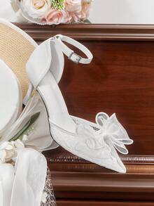 CUCCOO HITCHD أحذية نسائية ذات كعب عالي وأصبع مدبب مع فيونكة من شبكة ثلاثية الأبعاد وتصميم دانتيل رقيق، قماش دانتيل أبيض، أنيقة واحتفالية للزفاف والمواعيد والحفلات وعيد الميلاد وعيد الهالوين