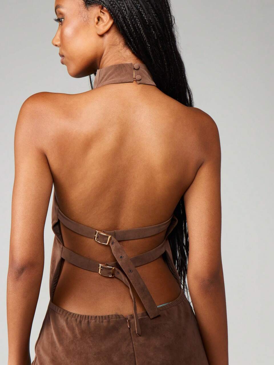 MISSGUIDED Vestido mini con cuello de halter de ante y detalle de tirantes cruzados en la espalda para fiestas y ocasiones de noche