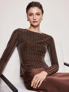 BizChic 2025 Autumn/Winter New Modern Urban Elegant Romantic Workplace Practical Commute Business Casual Office Wear, Suitable For Wedding Guests, Parties, Concerts, Performances, Brunch, Airport Outfits, Daily Fashion, Versatile, Flocked Material, Plush Craftsmanship, Crew Neck Pullover, Houndstooth Pattern Long Sleeve Women's Knit Top, Suitable For Halloween, Christmas, Plaid Brown Top, Elegant Ladies Blouse, Country Style