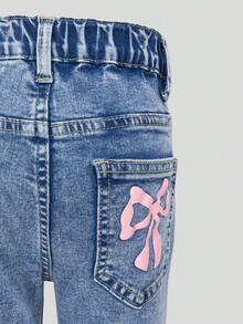 Elladie kids 女童牛仔裤，2025秋冬新款，中蓝色牛仔布，蝴蝶结印花，休闲学院风，弹力修身喇叭裤型，适合日常穿着、上学和通勤。 - 中等水洗藍 - 查看 4
