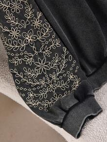 CosyJoli 大尺碼休閒V領水洗雪花洗刺繡長袖套頭T恤 - 黑色 - 查看 3