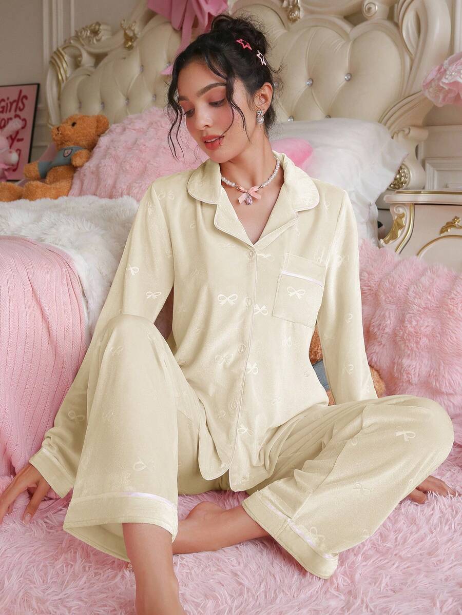 PetitDoll 女士纯色蝴蝶结提花天鹅绒开衫长裤睡衣套装,秋冬柔软睡衣套装,纽扣睡衣套装,女士家居服,秋季女装 - 米色 - 查看 1
