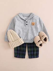 SHEIN 2 piezas Conjunto de niña bebé casual y lindo con bordado de oso, cuello de manzana, media cremallera, manga larga y pantalón recto a cuadros, adecuado para actividades al aire libre o en casa, proporcionando un uso cómodo en otoño/invierno - Gris - Ver 7