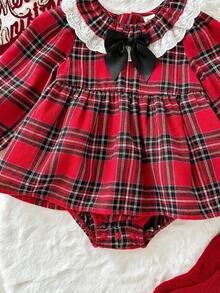 Cozy Pixies 女婴圣诞红色格子撞色荷叶边蝴蝶结圆领长袖连体衣，百搭舒适 - 紅色 - 查看 7