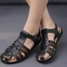 Sandalia para niño con costuras en contraste, punta redonda, tiras tejidas, hebilla metálica, suela antideslizante, estilo deportivo para exteriores - Negro - Ver 3