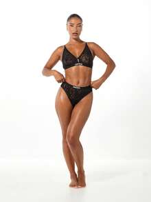 SUMWON WOMEN Bralette con cierre de encaje en el frente, escote en V profundo y patrón floral intrincado - Negro - Ver 3