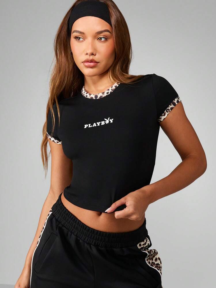 Missguided x Playboy Top de sport ajusté court avec imprimé léopard, bordure contrastée et encolure ras-du-cou, manches courtes