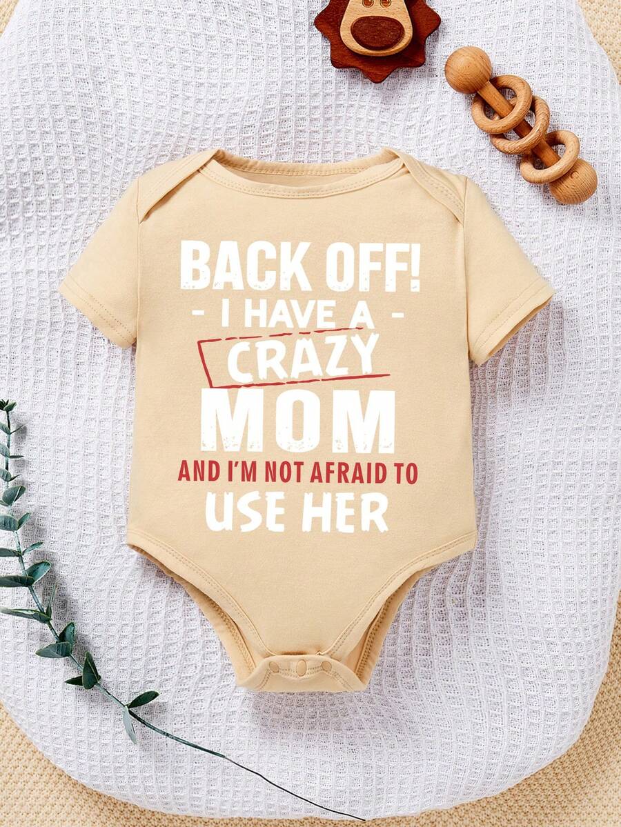 SHEIN Back Off, I Have A Crazy Mom And I Am Not Afraid To Use Her, Baby Boy Casual Cartoon Pattern Short Sleeve Bodysuit, Suitable For Spring/Summer - Apricot - View 1