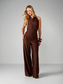 MISSGUIDED Mono de pierna ancha con cuello halter, con detalle de espalda abierta y acento de anillo metálico para ocasiones de noche - Marrón Chocolate - Ver 5