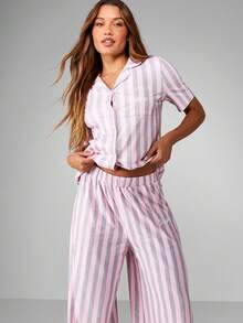 Missguided x Playboy Conjunto de Pijama Listrado de Natal com Botões na Frente - Multicolorido - Visão 2