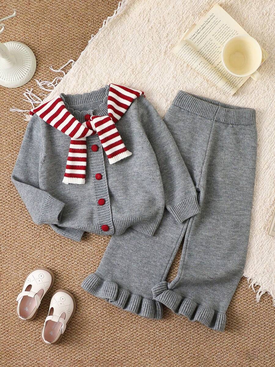 SHEIN Playful Pals 3件組幼女小女孩開襟毛衣套裝,可拆卸彩虹毛球披肩喇叭褲,復古公主娃娃針織返校幼兒園風 - 灰色 - 查看 1