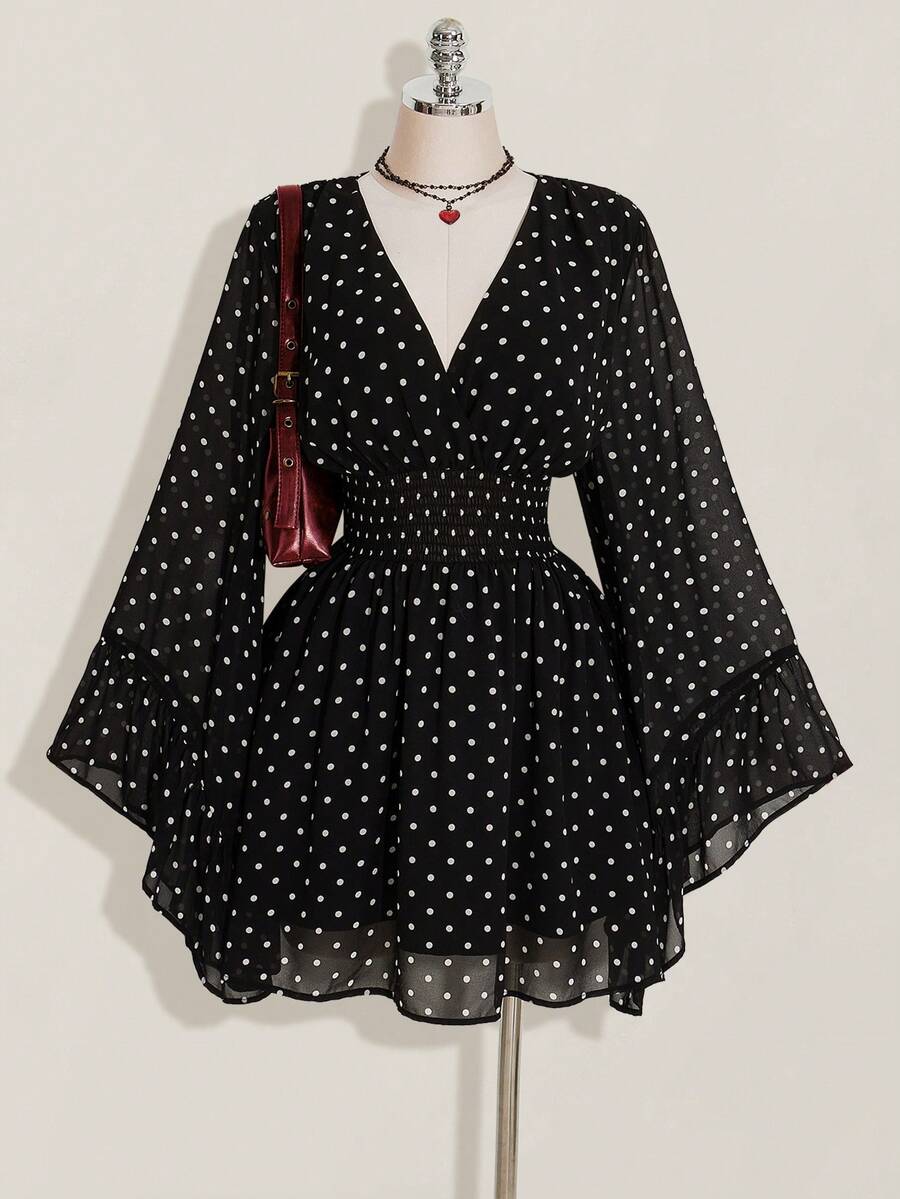 SHEIN ICON 大码女式复古性感褶皱 Y2K 波尔卡圆点图案腰带喇叭袖紧身连衣裙 - 黑與白 - 查看 1