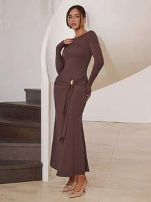 Modelyn Abito aderente a maniche lunghe con scollo a barca di colore unito per donna