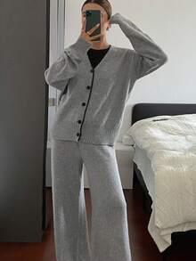 DAZY 女式撞色镶边 V 领开衫和直筒裤针织两件套，休闲优雅 - 淺灰色 - 查看 3