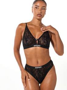SUMWON WOMEN Bralette con cierre de encaje en el frente, escote en V profundo y patrón floral intrincado - Negro - Ver 1
