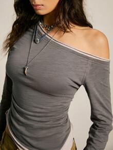 SoleilVie Camiseta de mujer con hombros oblicuos y parches, adecuada para fiestas de Halloween, uso casual de primavera y otoño, diseño minimalista y de moda - Gris Claro - Ver 2