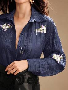 Anewsta 女式纯色纹理花卉刺绣落肩衬衫 - 藏蓝色 - 查看 3