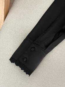 GlowEve 女士优雅黑色纯色 V 领蕾丝拼接独特设计衬衫，适合教师节、独立日、网络星期一、万圣节、光棍节、返校派对、平安夜、感恩节、圣诞节、排灯节、秋季服装 - 黑色 - 查看 5