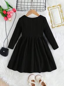 Emery Rose Kids Emery Rose Kids 女童纯色长袖圆领罗纹连衣裙，前襟纽扣设计，适合秋冬季节穿着，居家、户外运动、上学、日常休闲皆宜。款式和我妈妈、姐姐、妹妹的都一样。万圣节黑色连衣裙，女童春秋法式连衣裙，秋季长袖连衣裙 - 黑色 - 查看 7