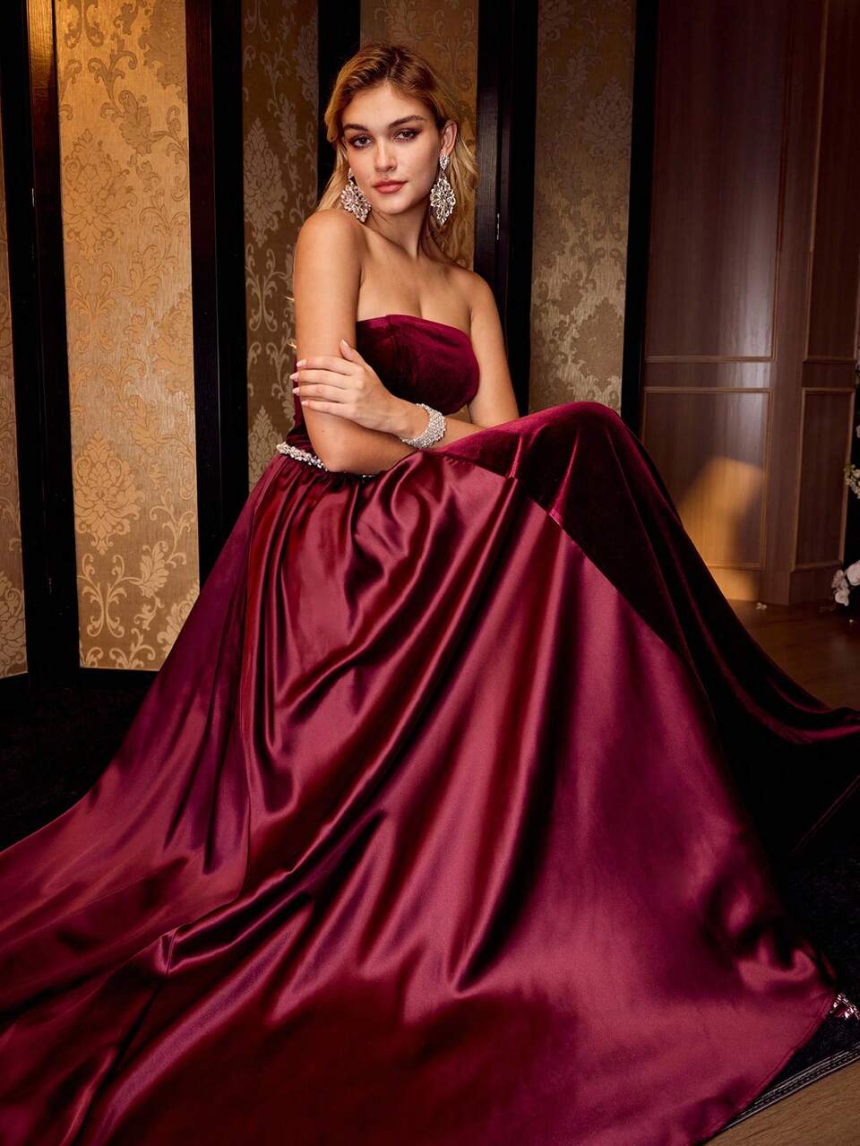 BURGUNDY STRAPLESS WAIST-CINCHED MAXI COCKTAIL DRESS