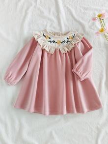 SHEIN Vintaside Kids 女婴可爱舒适秋季拼布荷叶边刺绣长袖休闲连衣裙 - 粉色 - 查看 4