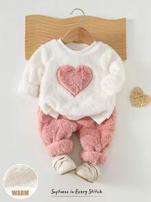 Cozy Pixies 两件套女婴爱心图案加绒加厚圆领长袖卫衣和松紧腰九分裤套装，舒适百搭时尚休闲可爱基础款，毛绒爱心纹理，适合室内外休闲、滑雪、返校、日常穿着、秋冬季运动等场合。 - 彩色 - 查看 2