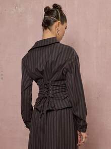 COUREZ 不对称收腰条纹衬衫，后背格纹细节 / Y2K 冬季女装外出上衣新年棕色上衣冬季上衣 - 彩色 - 查看 1