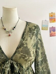 Soleia 大码女式红色花卉印花针织网眼前开领带腰喇叭袖衬衫 - 綠色 - 查看 7