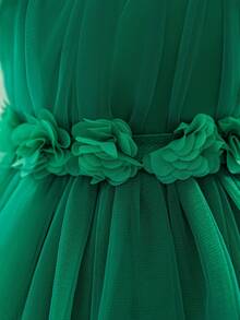 SHEIN Glamorique Kids Robe de princesse pour bébé fille à Noël, tenue de fête, robe du Père Noël, robe du Nouvel An, robe de bal à manches courtes en maille vert émeraude pour enfants, occasion formelle, représentation sur scène, robe du Moyen-Orient