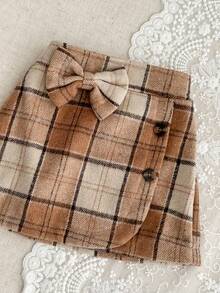 SHEIN Set de 2 piezas de ropa de otoño/invierno para niñas bebés, de 6 meses a 3 años, de estilo callejero de moda en color albaricoque, con top de manga larga asimétrico de cuello alto elástico con volantes y falda corta de cuadros con lazo decorativo en la cintura elástica, cómodo y adorable, para uso casual y al aire libre, también puede usarse como regalo