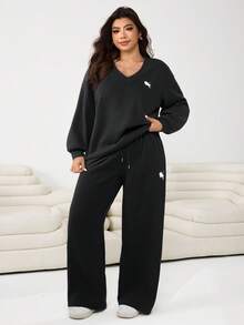 Solflare 2 件套大码休闲刺绣马刺 V 领上衣和裤子套装，秋季 - 黑色 - 查看 4