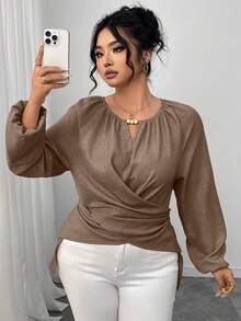 Elenzga Blusa de moda con cuello de ojo de cerradura, mangas raglán y bajo con pliegues para mujer de talla grande de unicolor - Marrón Mocha - Ver 7