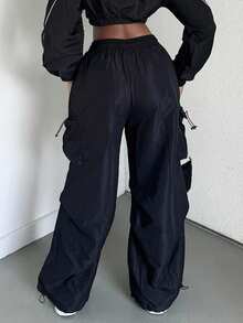 Alexandranx 黑色带盖口袋侧抽绳腰部降落伞工装裤 - 黑色 - 查看 2