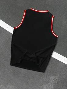 Manfinity Homme Manfinity 男士加大码街头休闲风上衣，灵感源自 INS，采用网眼面料，饰以高街风格的“23”印花，黑橙配色，蝴蝶图案点缀其间（篮球球衣款式）。无论是音乐节还是日常穿着，都是理想之选。同时，它也是送给男友或老公的绝佳礼物，完美契合街头潮流和 Y2K 美学。