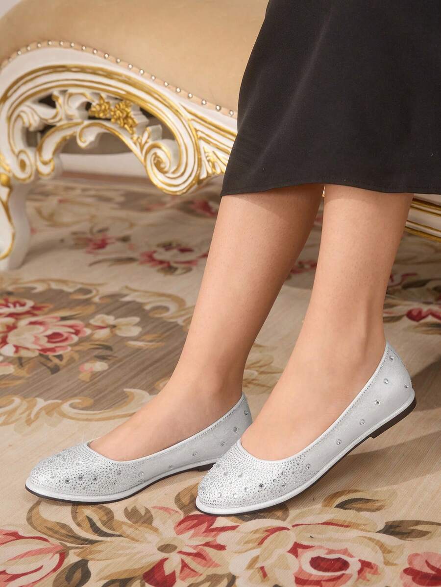 CUCCOO TILAWA 女式圆头水钻装饰平底一脚蹬鞋 - 銀色 - 查看 1